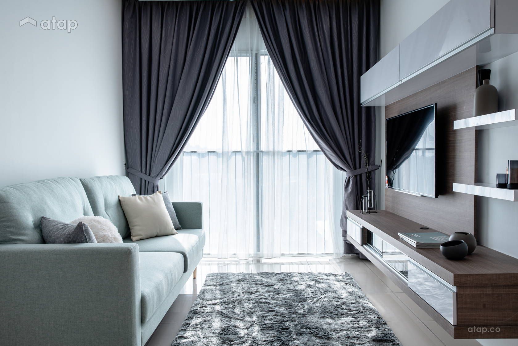 the-clovers-1 Siah Hoe Sophisticated Dark Grey Aesthetic for Modern Spaces